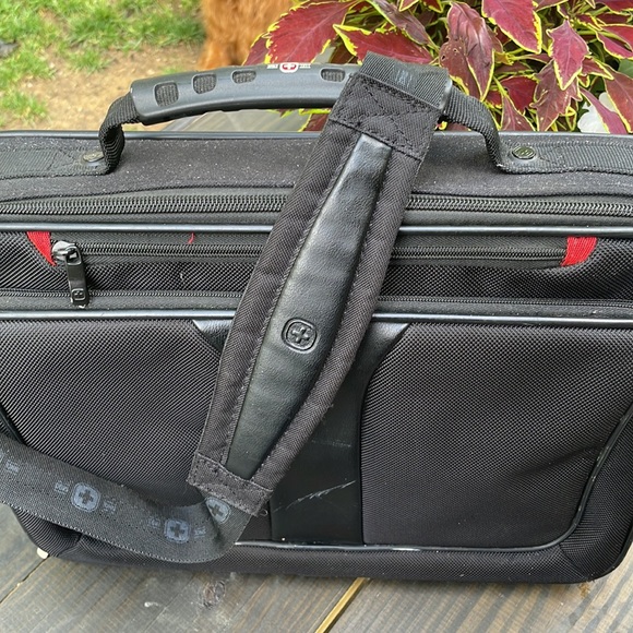 Wenger Laptop Carry Case - Picture 2 of 11